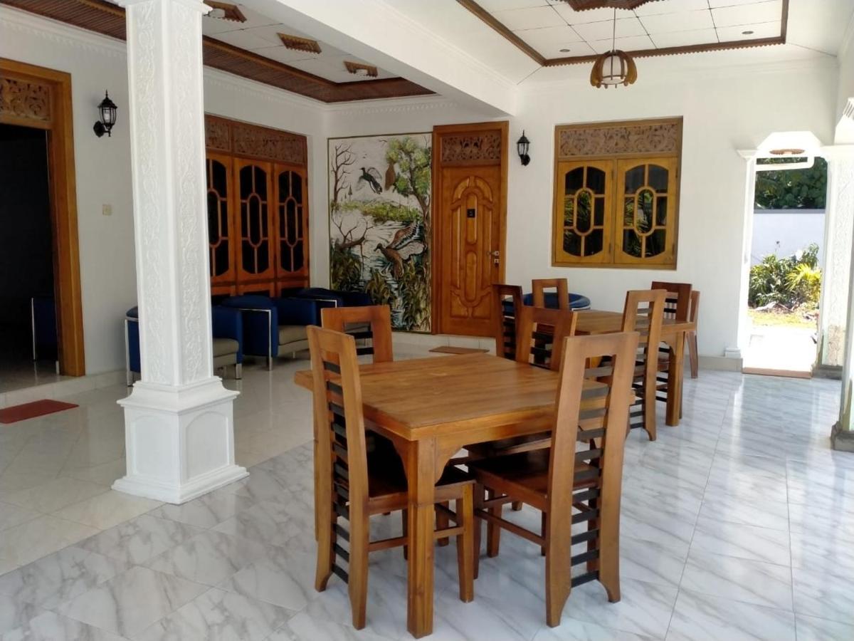Holidays Hotel Nainamadama Luaran gambar