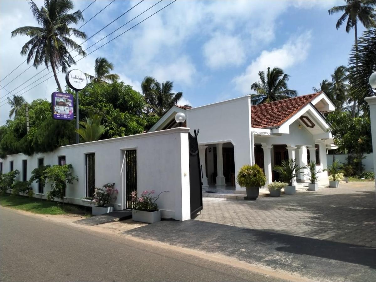 Holidays Hotel Nainamadama Luaran gambar