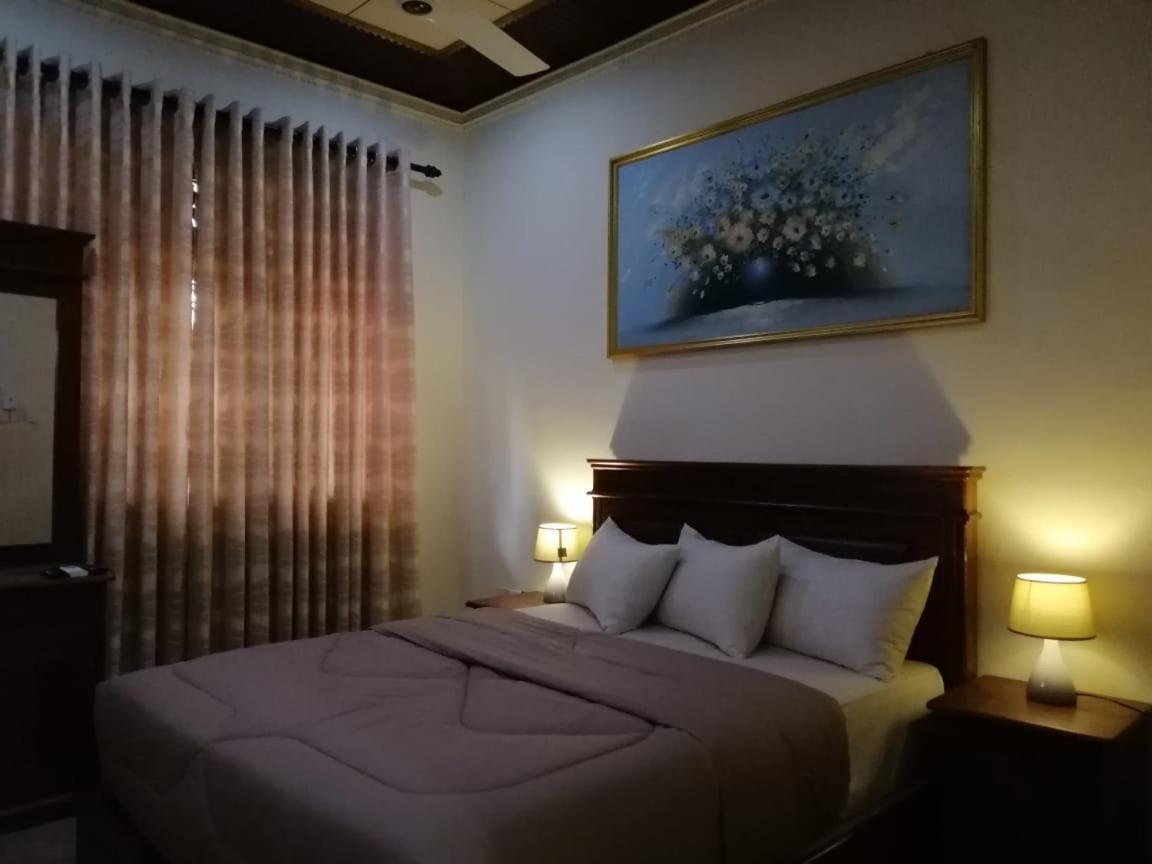 Holidays Hotel Nainamadama Luaran gambar