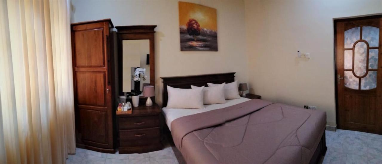 Holidays Hotel Nainamadama Luaran gambar