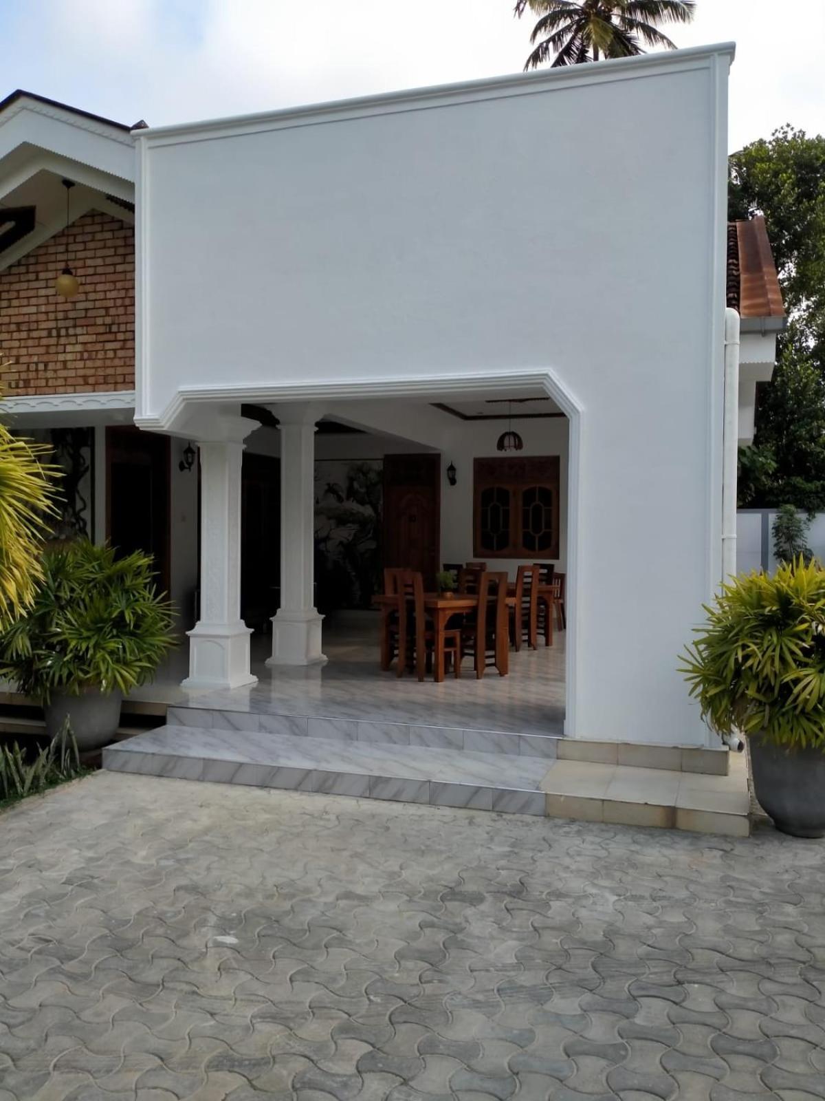 Holidays Hotel Nainamadama Luaran gambar