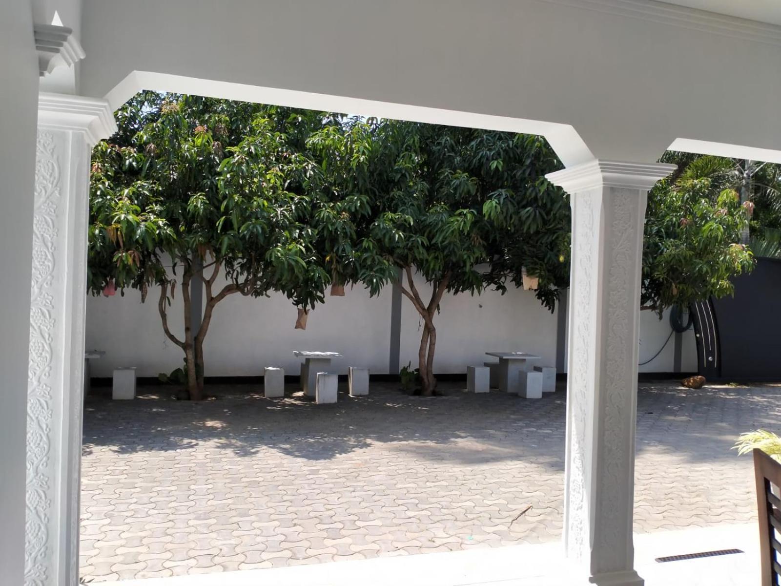 Holidays Hotel Nainamadama Luaran gambar